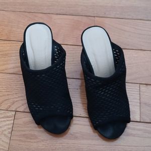 Wild Diva Lounge Perforated Sandals size 5.5